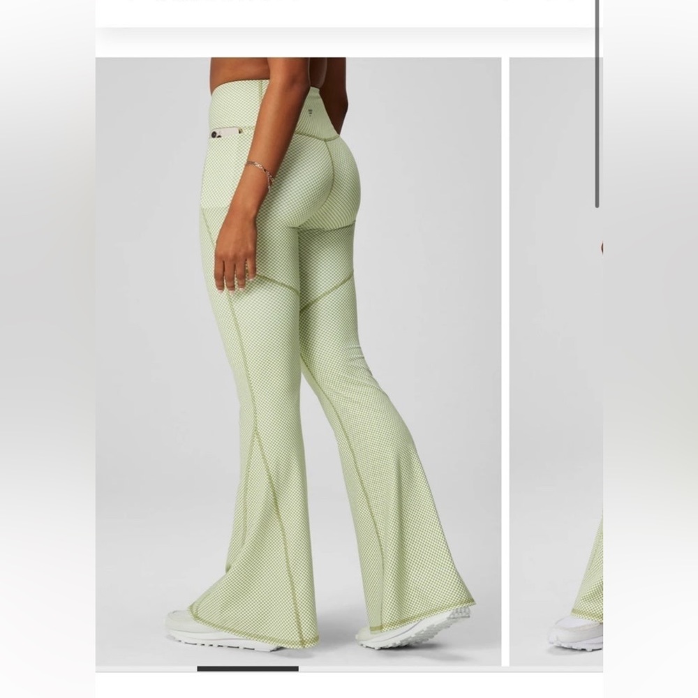 Fabletics High Waisted Crossover flare legging